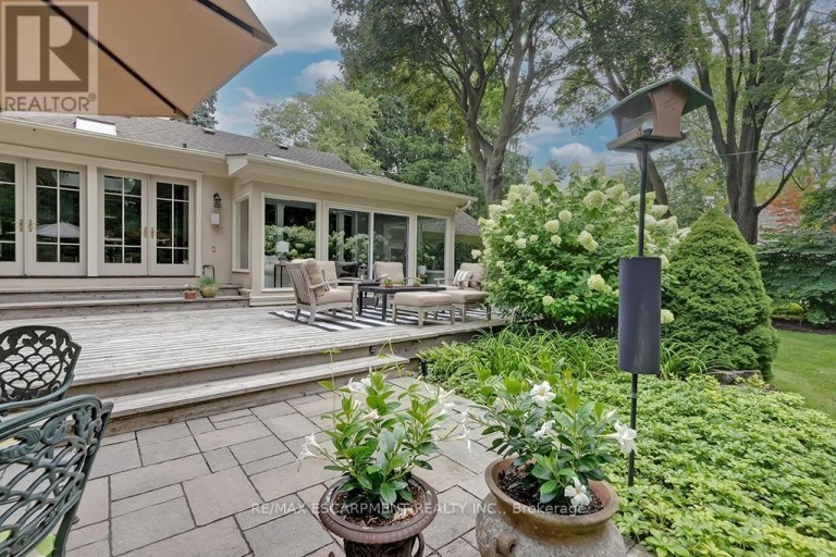 7 COLONIAL CRESCENT, Oakville (MO Morrison), Ontario, L6J4K8