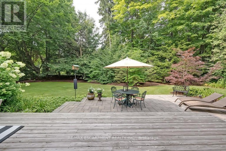 7 COLONIAL CRESCENT, Oakville (MO Morrison), Ontario, L6J4K8