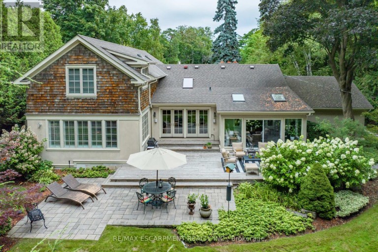 7 COLONIAL CRESCENT, Oakville (MO Morrison), Ontario, L6J4K8