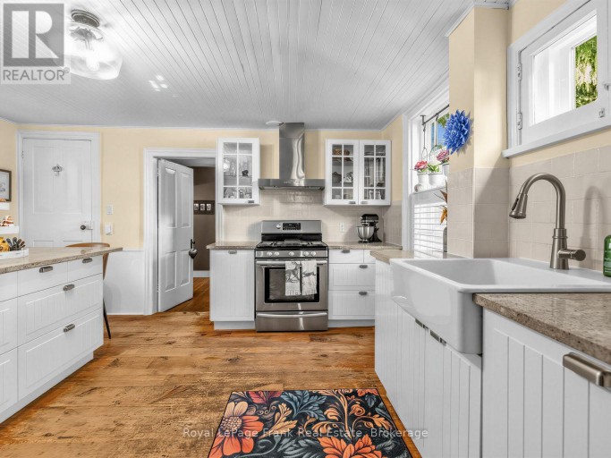 523 QUEEN STREET, Scugog (Port Perry), Ontario, L9L1L2