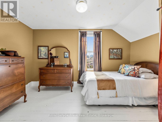 523 QUEEN STREET, Scugog (Port Perry), Ontario, L9L1L2