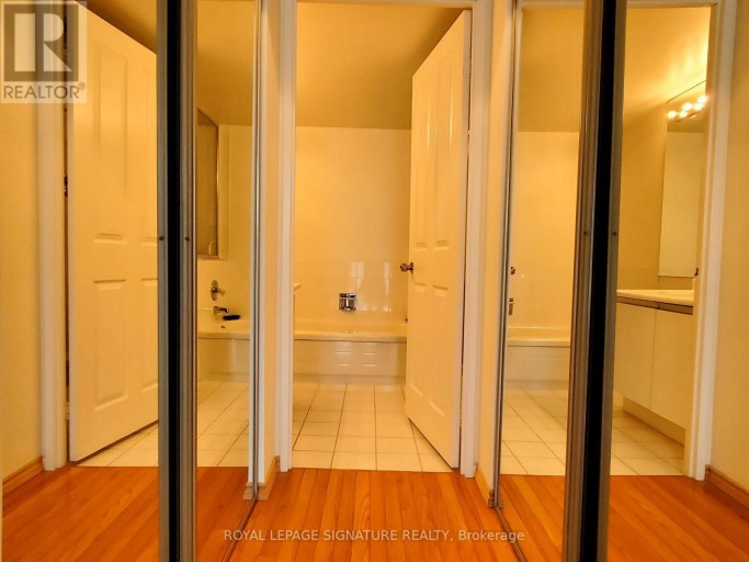 212 - 1121 STEELES AVENUE W, Toronto (Westminster-Branson), Ontario, M2R3W7
