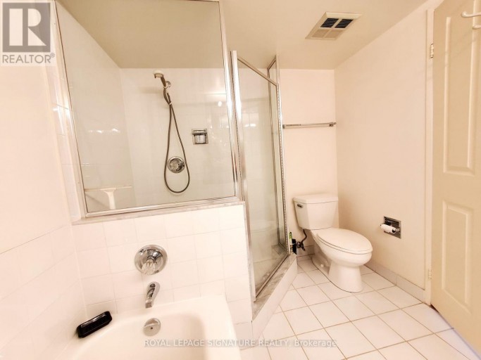 212 - 1121 STEELES AVENUE W, Toronto (Westminster-Branson), Ontario, M2R3W7