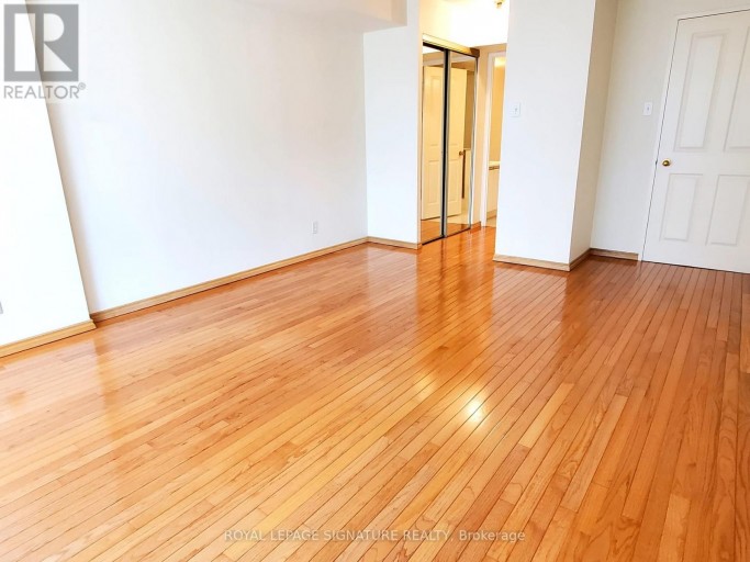 212 - 1121 STEELES AVENUE W, Toronto (Westminster-Branson), Ontario, M2R3W7