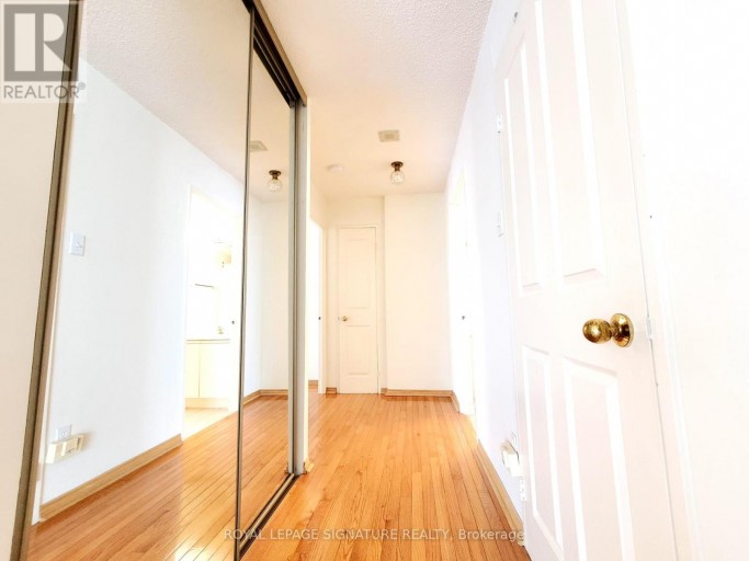 212 - 1121 STEELES AVENUE W, Toronto (Westminster-Branson), Ontario, M2R3W7
