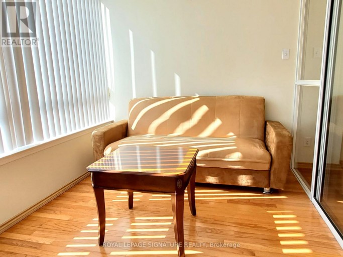 212 - 1121 STEELES AVENUE W, Toronto (Westminster-Branson), Ontario, M2R3W7