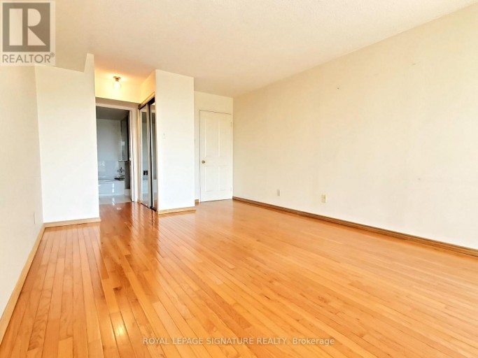212 - 1121 STEELES AVENUE W, Toronto (Westminster-Branson), Ontario, M2R3W7