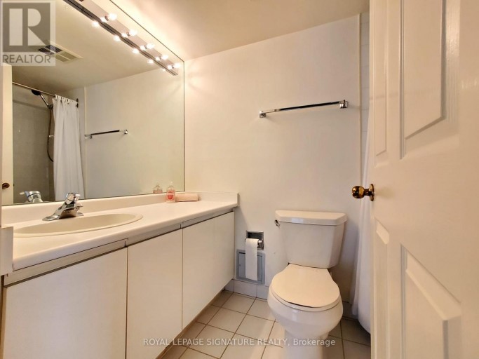 212 - 1121 STEELES AVENUE W, Toronto (Westminster-Branson), Ontario, M2R3W7