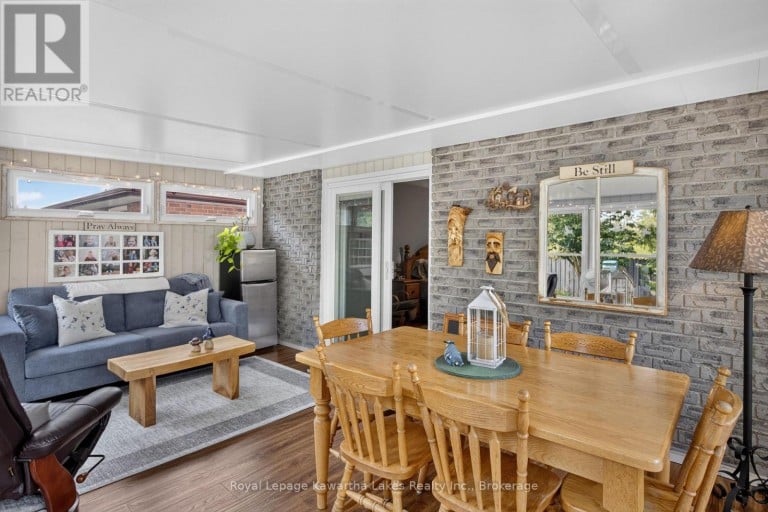 18 MADILL CRESCENT, Kawartha Lakes (Lindsay), Ontario, K9V5W8