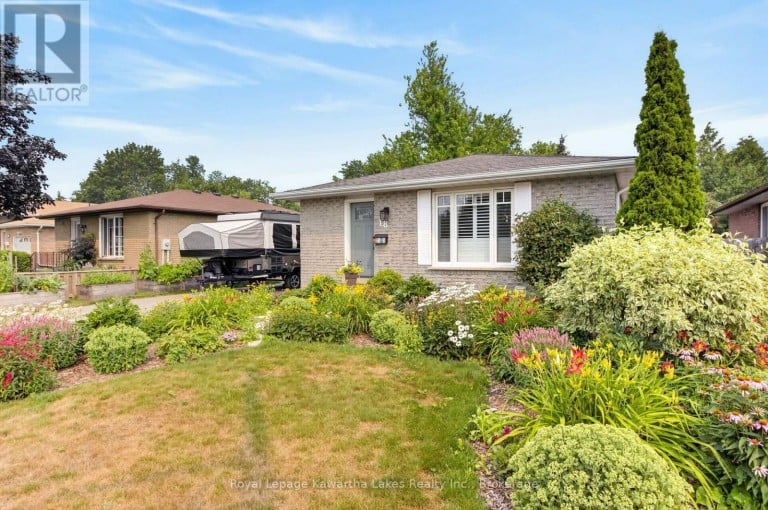 18 MADILL CRESCENT, Kawartha Lakes (Lindsay), Ontario, K9V5W8
