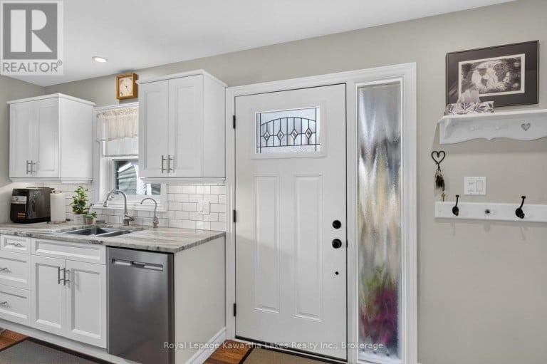 18 MADILL CRESCENT, Kawartha Lakes (Lindsay), Ontario, K9V5W8
