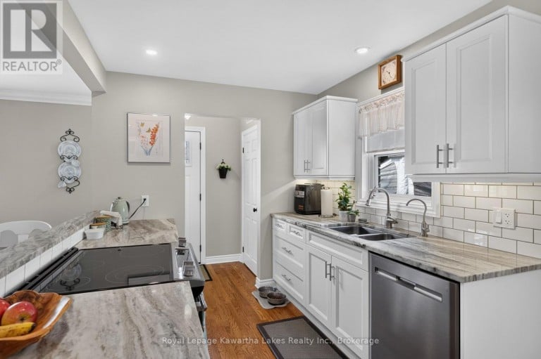 18 MADILL CRESCENT, Kawartha Lakes (Lindsay), Ontario, K9V5W8