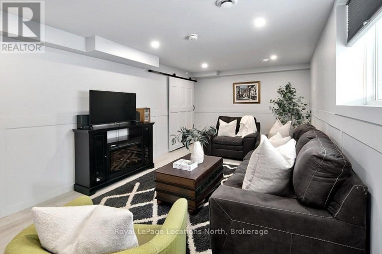 17 ELGIN STREET S, Blue Mountains, Ontario, N0H2P0