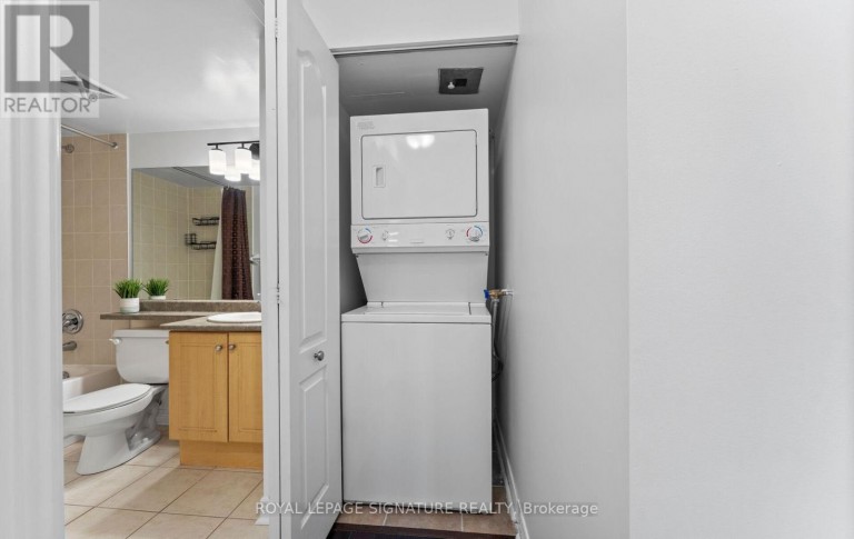 1411 - 212 EGLINTON AVENUE E, Toronto (Mount Pleasant West), Ontario, M4P0A3