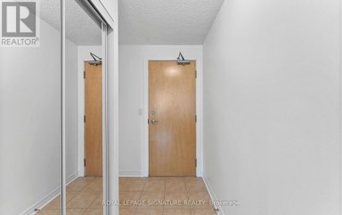 1411 - 212 EGLINTON AVENUE E Toronto (Mount Pleasant West) Ontario photo 3