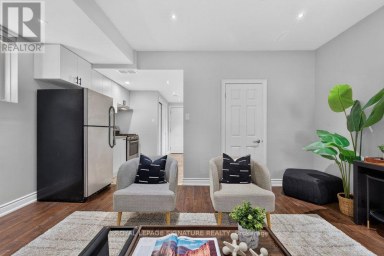 LOWER - 61B BEXHILL AVENUE Toronto (Clairlea-Birchmount) Ontario photo 7