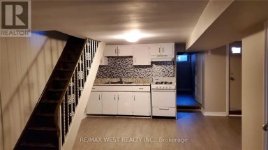 BSMT - 508 CONCORD AVENUE Toronto (Dovercourt-Wallace Emerson-Junction) Ontario photo 2