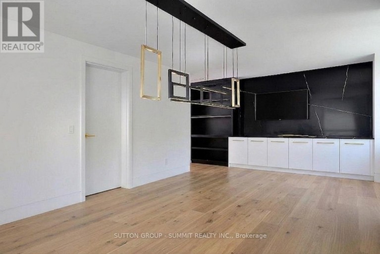 MAIN FLOOR - 218 JANE STREET, Toronto (Lambton Baby Point), Ontario, M6S3Y9