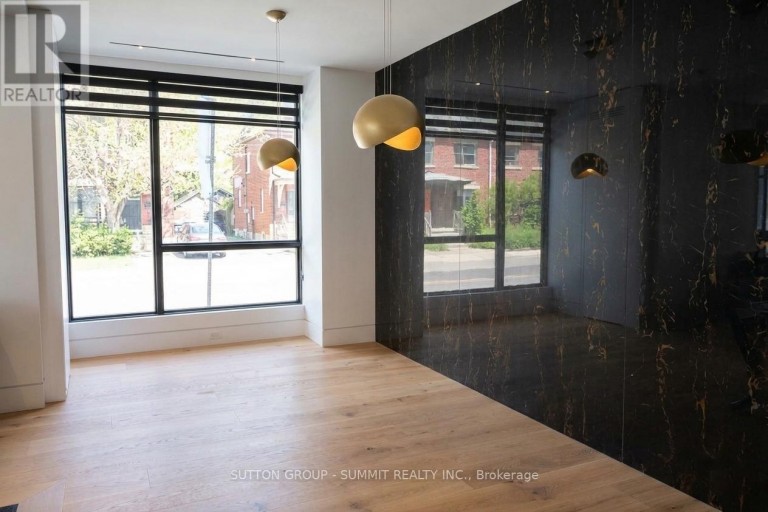 MAIN FLOOR - 218 JANE STREET, Toronto (Lambton Baby Point), Ontario, M6S3Y9