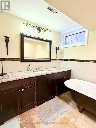 2263 HARCOURT CRESCENT, Mississauga (Lakeview), Ontario, L4Y1W3