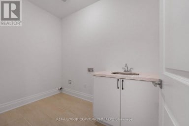 14 DONNYBROOK COURT Brampton (Vales of Castlemore) Ontario photo 12