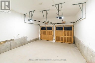 14 DONNYBROOK COURT Brampton (Vales of Castlemore) Ontario photo 16