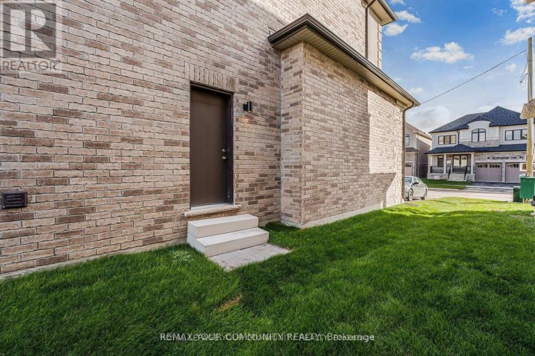 14 DONNYBROOK COURT, Brampton (Vales of Castlemore), Ontario, L7A1Y2