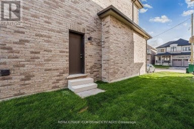 14 DONNYBROOK COURT Brampton (Vales of Castlemore) Ontario photo 2