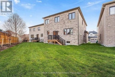 14 DONNYBROOK COURT Brampton (Vales of Castlemore) Ontario photo 3