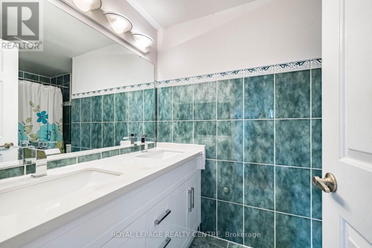 3211 DOVETAIL MEWS, Mississauga (Erin Mills), Ontario, L5L5K4
