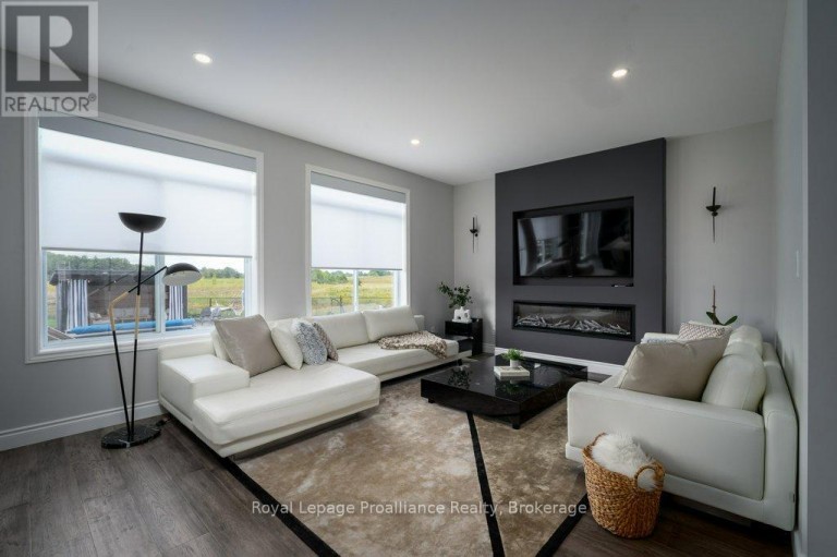 35 VIRGINIA CRESCENT, Belleville (Thurlow Ward), Ontario, K8N0K5