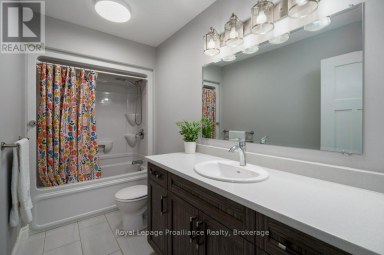 35 VIRGINIA CRESCENT Belleville (Thurlow Ward) Ontario photo 35