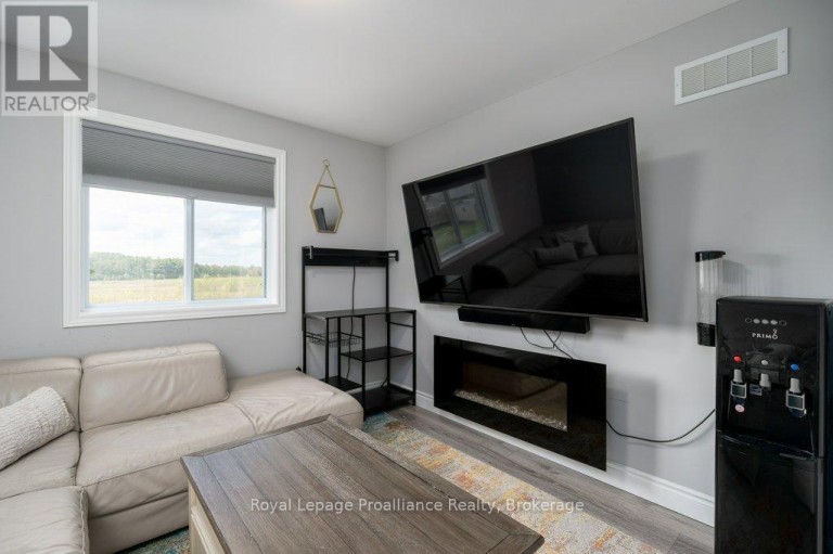 35 VIRGINIA CRESCENT, Belleville (Thurlow Ward), Ontario, K8N0K5