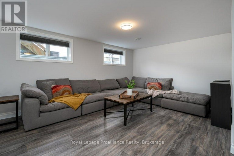 35 VIRGINIA CRESCENT, Belleville (Thurlow Ward), Ontario, K8N0K5