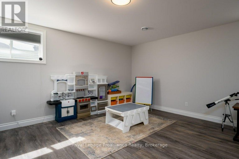 35 VIRGINIA CRESCENT, Belleville (Thurlow Ward), Ontario, K8N0K5