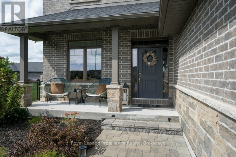 35 VIRGINIA CRESCENT, Belleville (Thurlow Ward), Ontario, K8N0K5