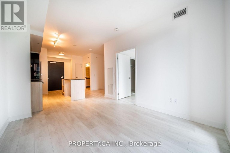 837 - 31 TIPPETT ROAD, Toronto (Clanton Park), Ontario, M3H0C8