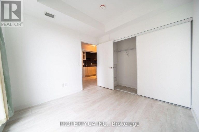 837 - 31 TIPPETT ROAD, Toronto (Clanton Park), Ontario, M3H0C8