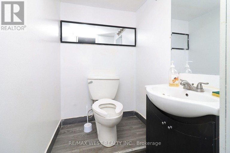 3023 BATHURST STREET, Toronto (Bedford Park-Nortown), Ontario, M6B3B5