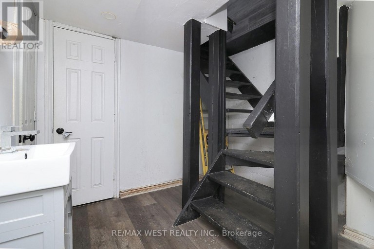3023 BATHURST STREET, Toronto (Bedford Park-Nortown), Ontario, M6B3B5