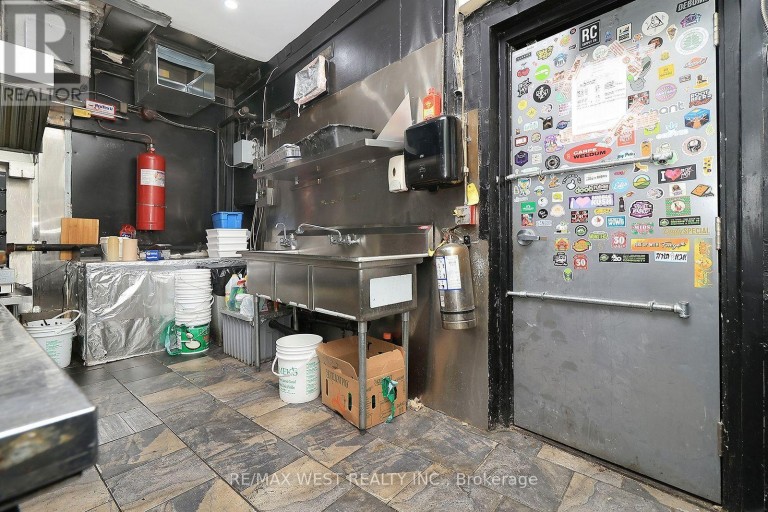 3023 BATHURST STREET, Toronto (Bedford Park-Nortown), Ontario, M6B3B5
