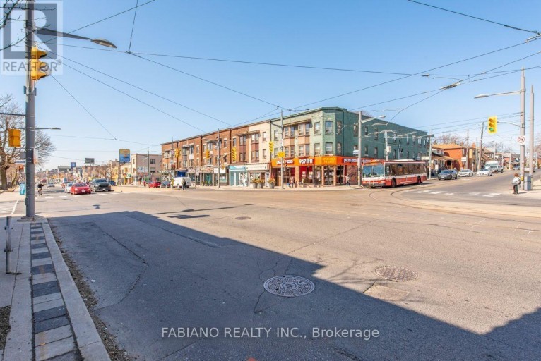 944 ST CLAIR AVENUE W, Toronto (Oakwood Village), Ontario, M6E2V1