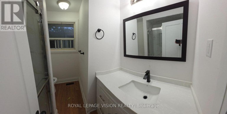 UPPER - 706 LEASIDE STREET, Pickering (West Shore), Ontario, L1W2X1