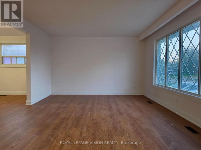 UPPER - 706 LEASIDE STREET, Pickering (West Shore), Ontario, L1W2X1