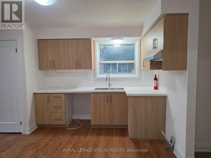 UPPER - 706 LEASIDE STREET, Pickering (West Shore), Ontario, L1W2X1