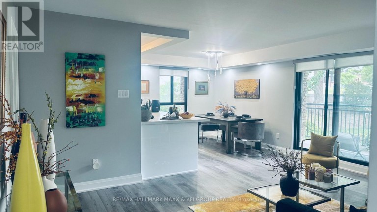 201 - 15390 YONGE STREET, Aurora (Aurora Heights), Ontario, L4G1N8