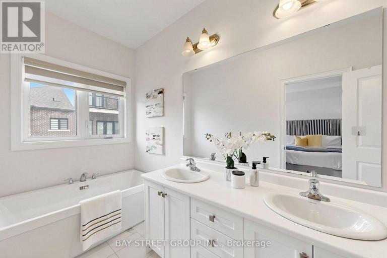 42 BAWDEN DRIVE, Richmond Hill, Ontario, L4S0H3