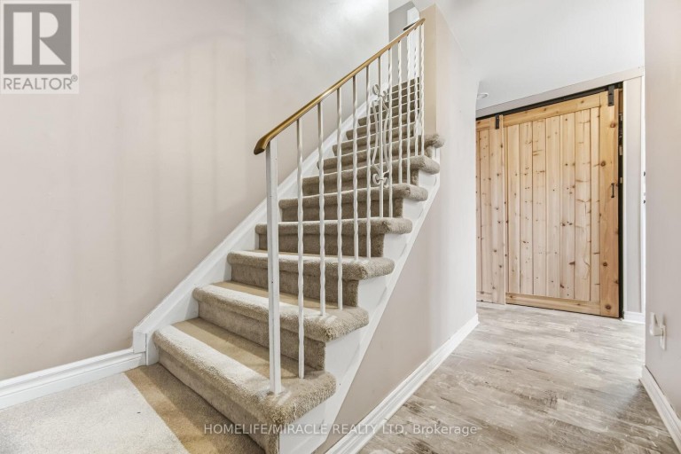 413 TERRY DRIVE, Newmarket (Central Newmarket), Ontario, L3Y5E6