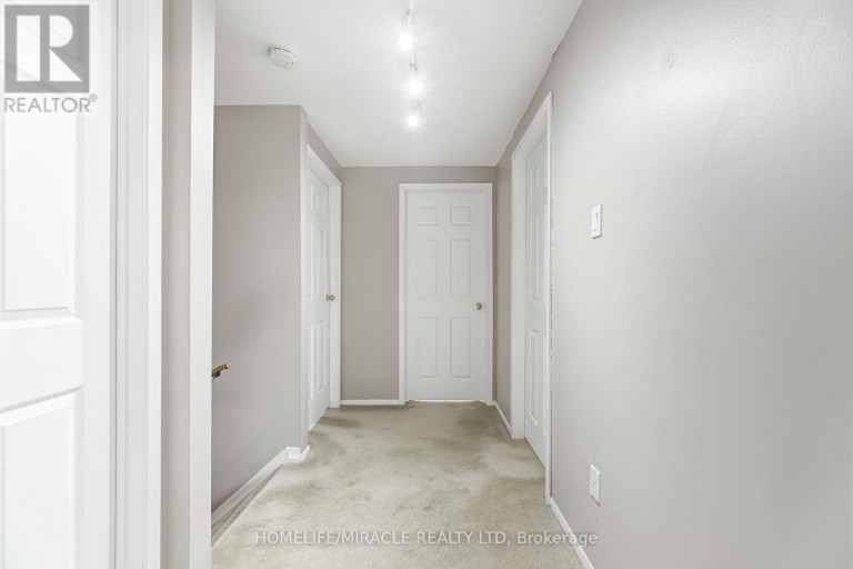 413 TERRY DRIVE, Newmarket (Central Newmarket), Ontario, L3Y5E6