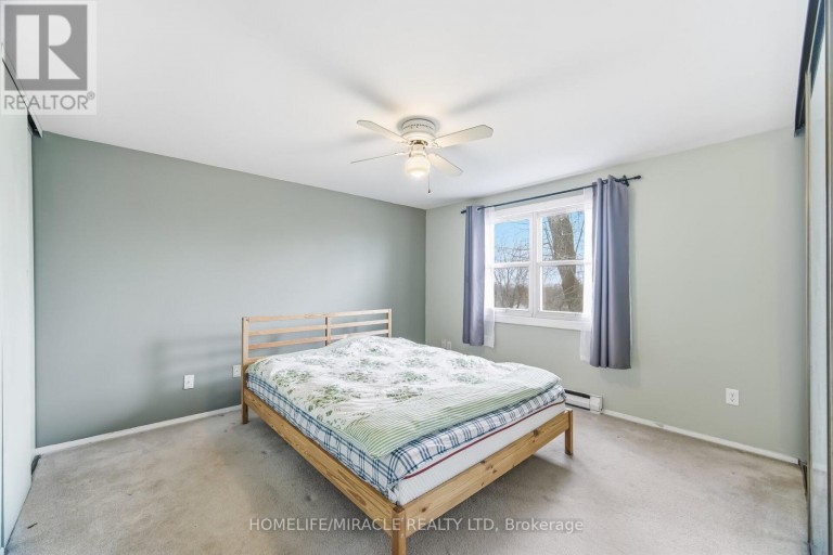 413 TERRY DRIVE, Newmarket (Central Newmarket), Ontario, L3Y5E6